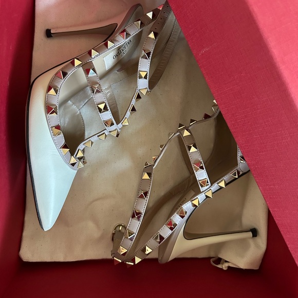 Valentino Garavani Rockstud Caged Leather Pump Ivory Poudre - Picture 5 of 15